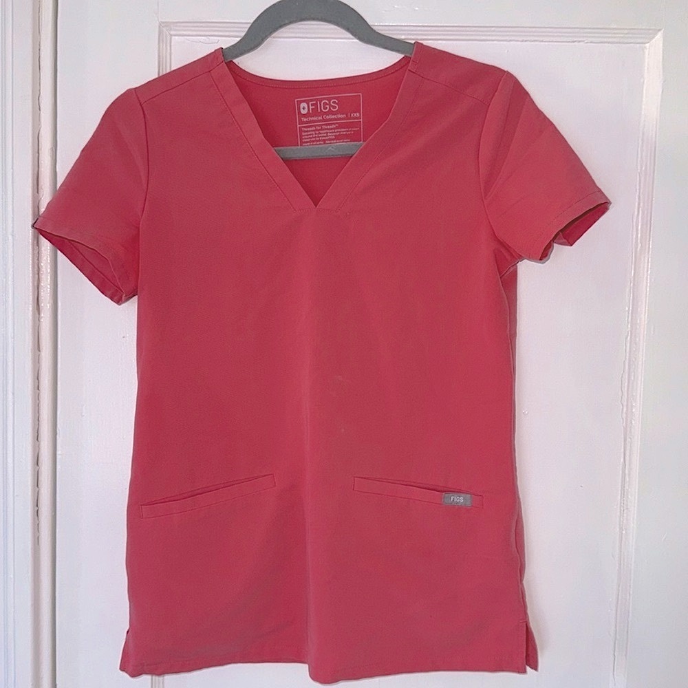 Figs cases three pocket scrub top Xxs